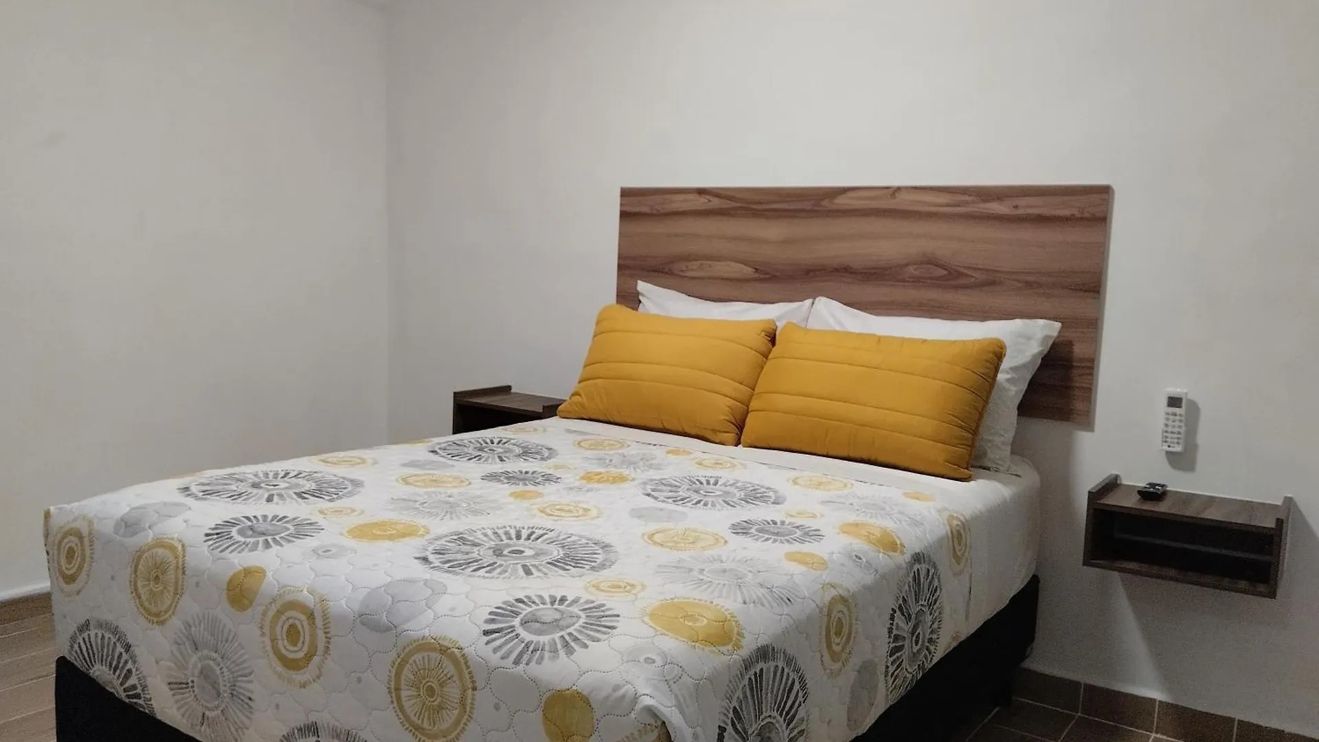 Contacten van Gran Magico Alojamiento Zona Hotelera